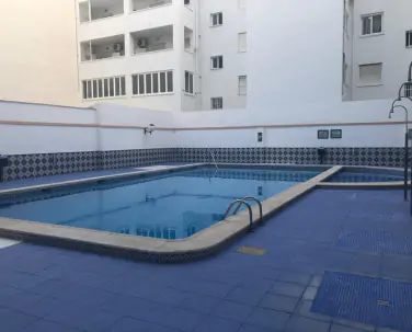 Odnowiony apartament z basenem w Torrevieja 6